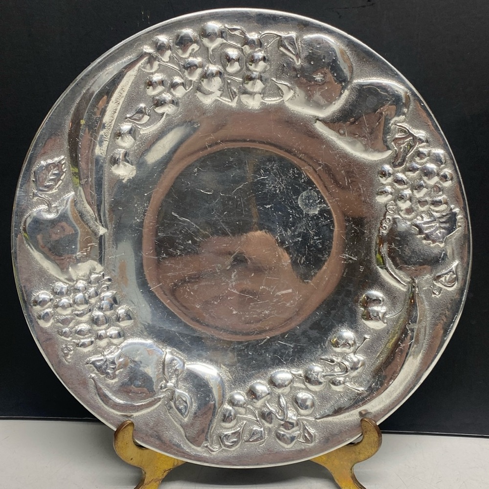 Wilton Armetale Round Fruit Bowl Dish